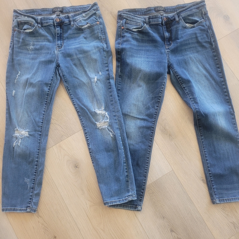2 Pairs Of Judy Blue Jeans 15/32